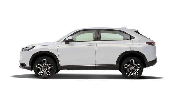 Le SUV compact Honda HR-V e:HEV hybride en approche