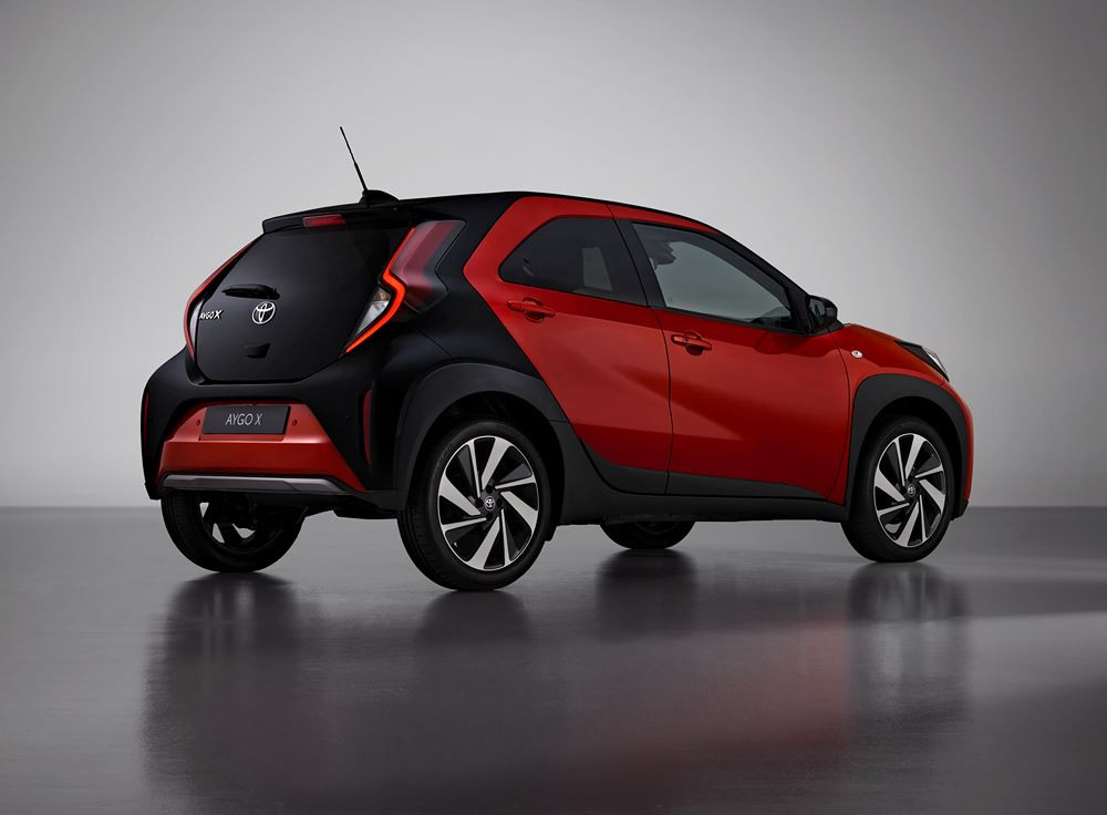 Le crossover urbain Toyota Aygo X revendique un fort caractère