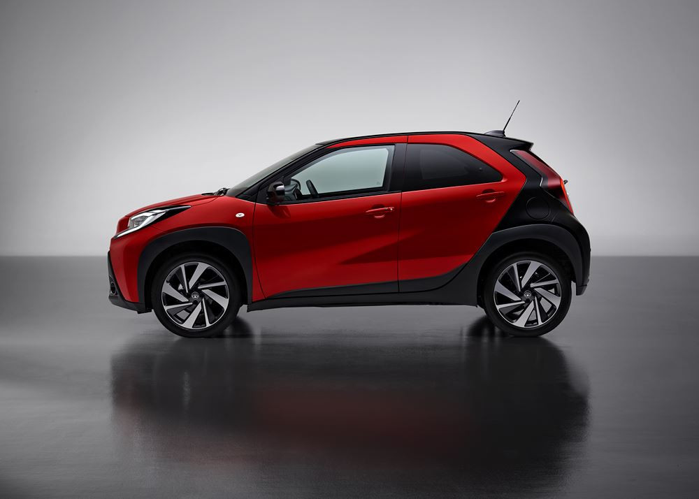 Le crossover urbain Toyota Aygo X revendique un fort caractère
