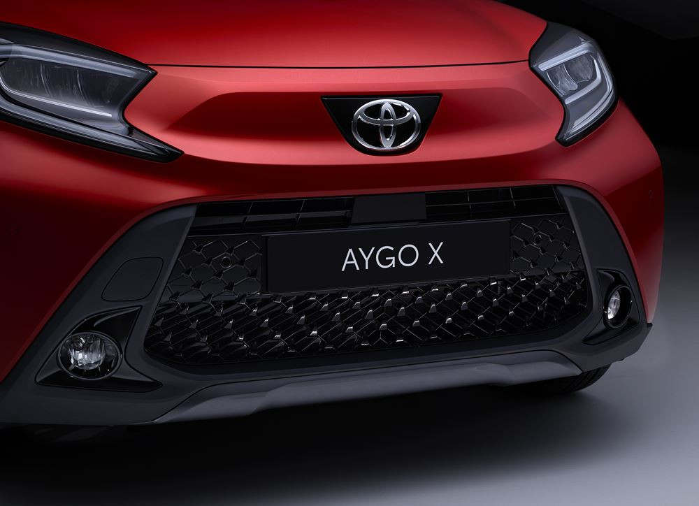 Le crossover urbain Toyota Aygo X revendique un fort caractère