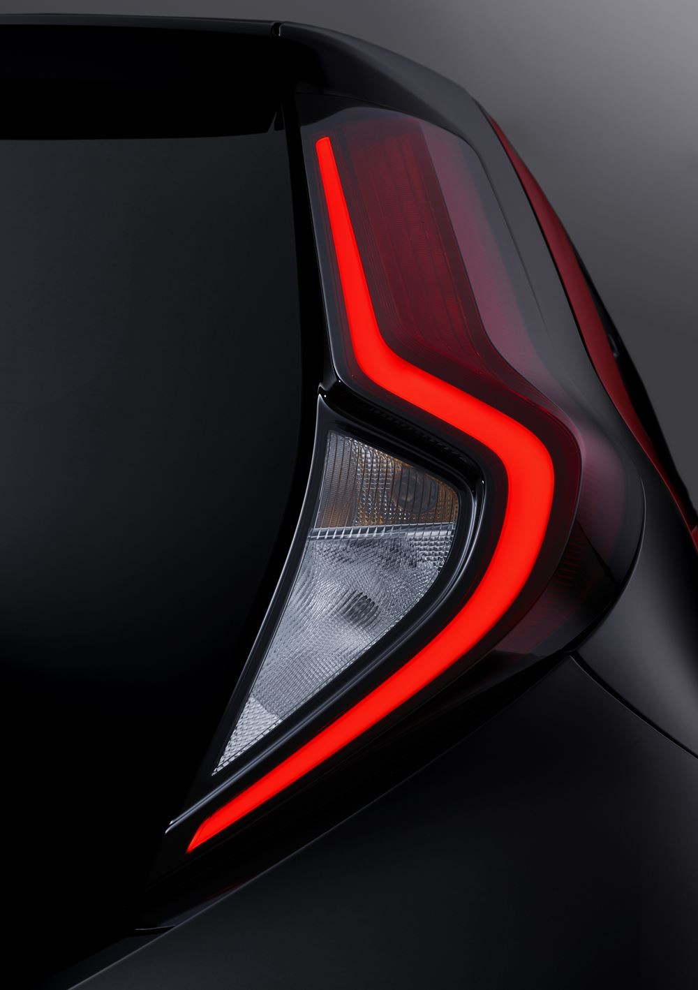 Le crossover urbain Toyota Aygo X revendique un fort caractère