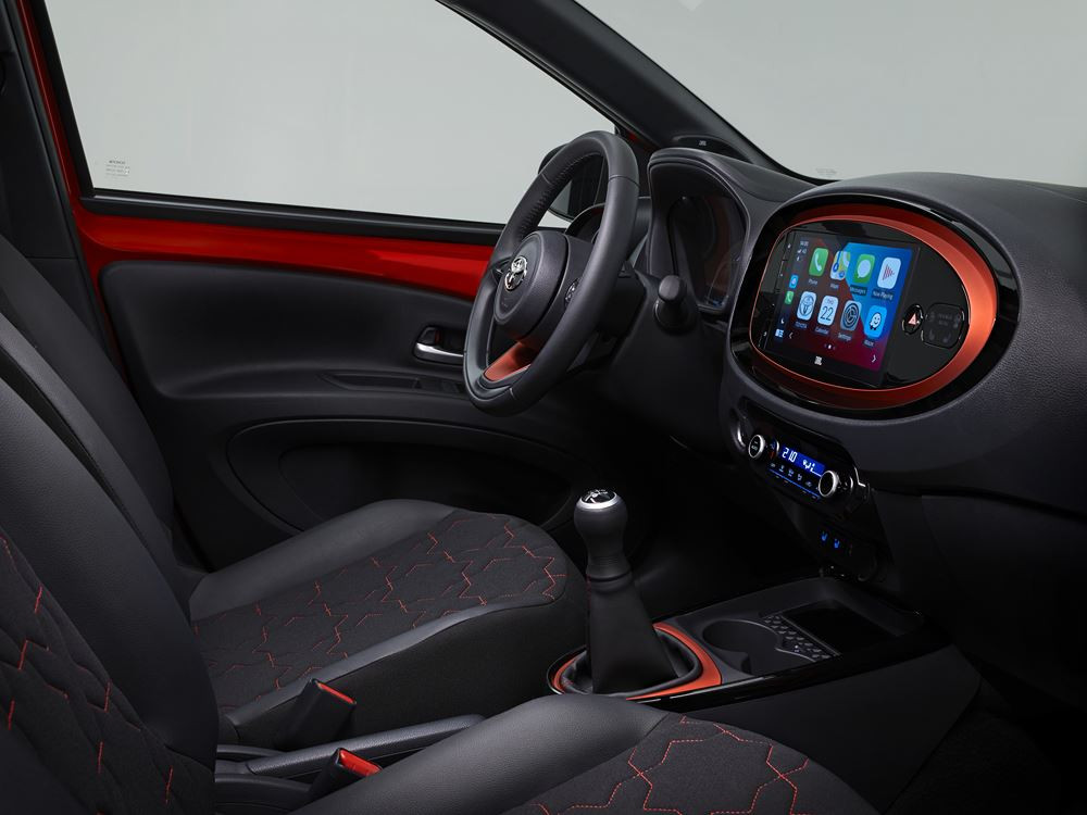 Le crossover urbain Toyota Aygo X revendique un fort caractère