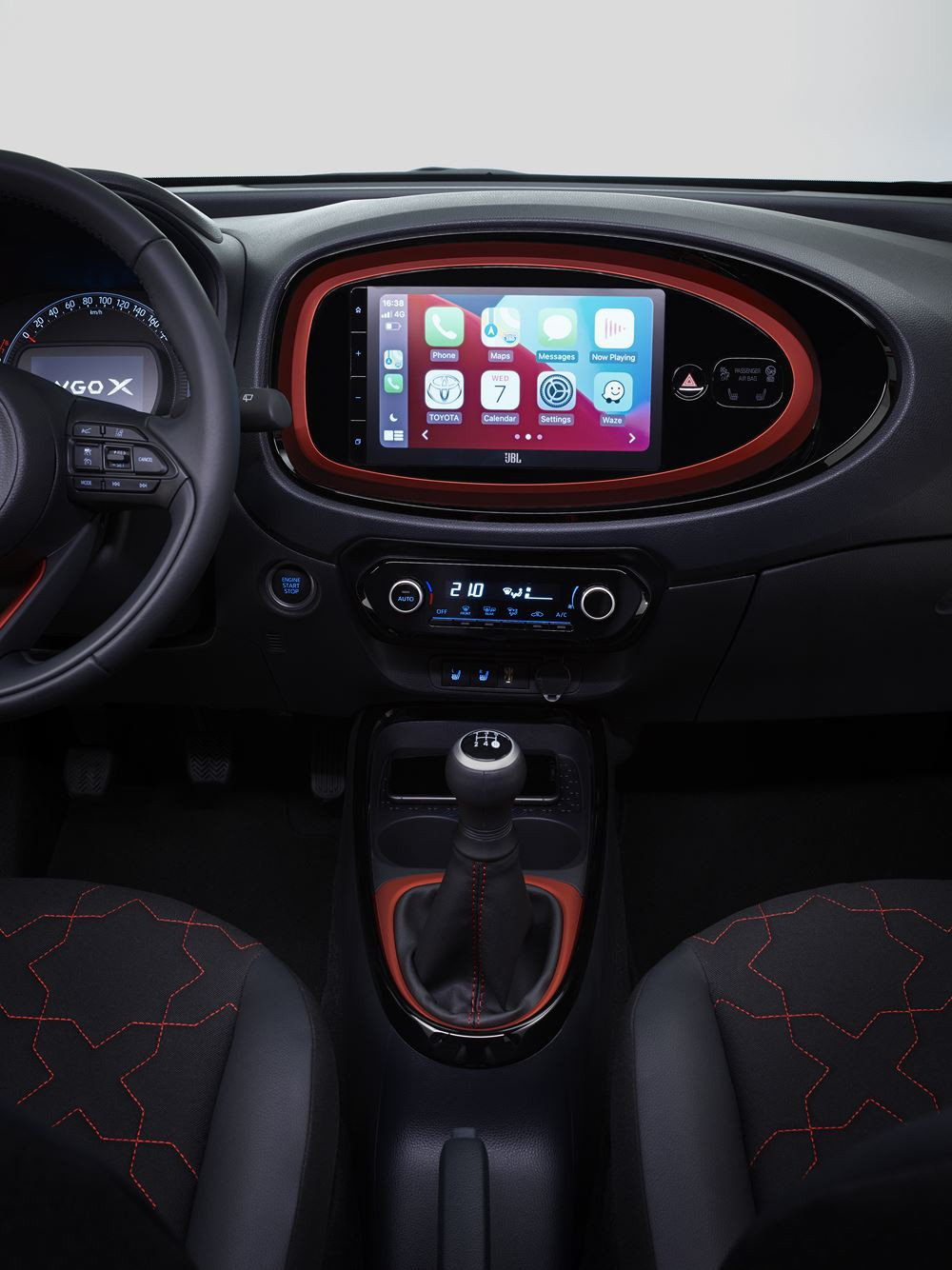 Le crossover urbain Toyota Aygo X revendique un fort caractère