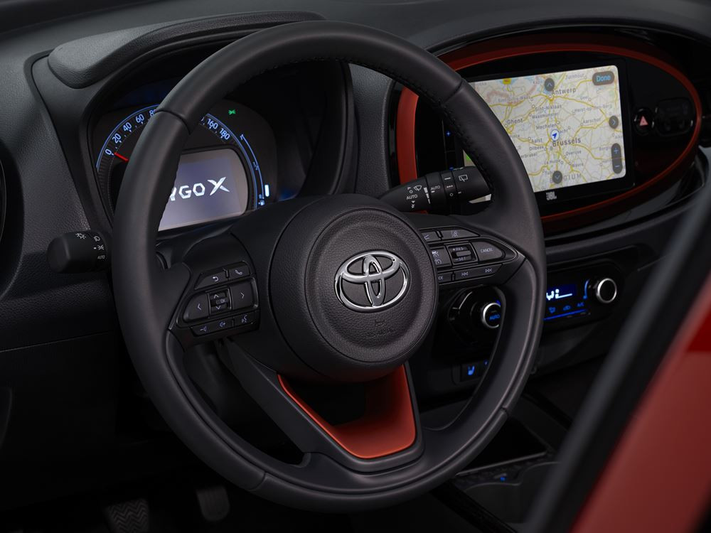 Le crossover urbain Toyota Aygo X revendique un fort caractère