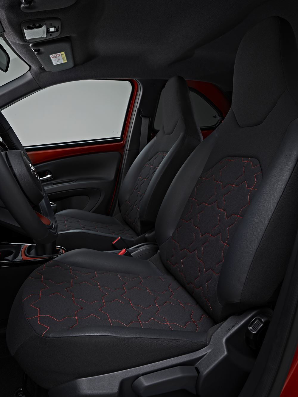 Le crossover urbain Toyota Aygo X revendique un fort caractère