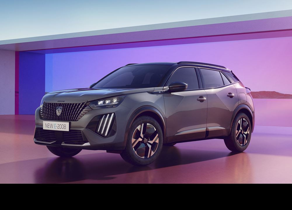 Le Peugeot 2008 restylé affiche une face avant connectée aux projecteurs