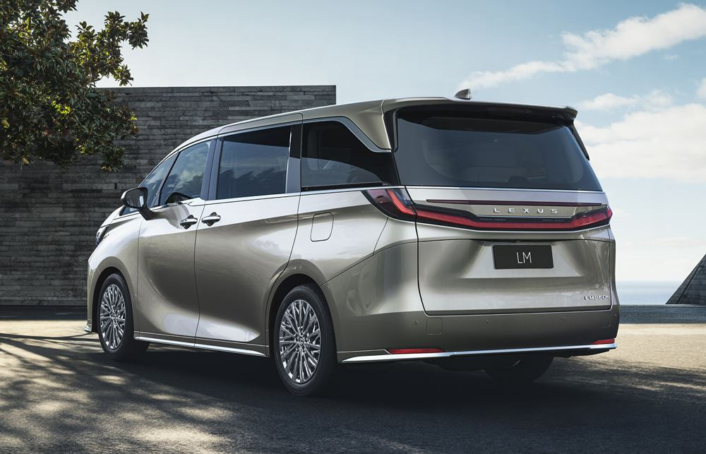 Le grand van Lexus LM offre le confort d'une limousine de luxe
