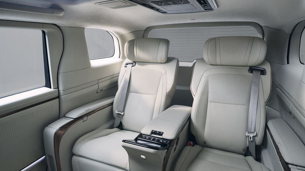 Le grand van Lexus LM offre le confort d'une limousine de luxe
