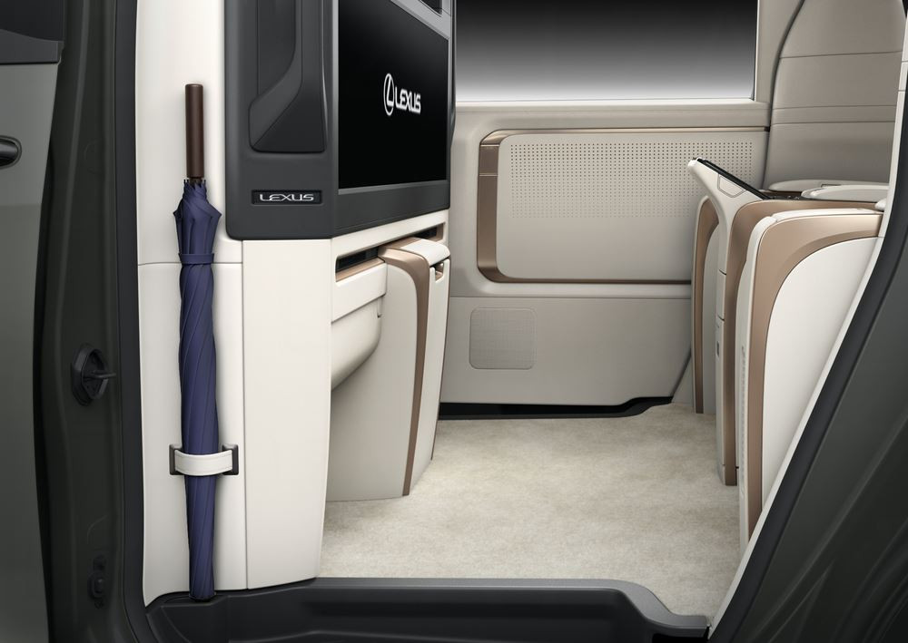 Le grand van Lexus LM offre le confort d'une limousine de luxe