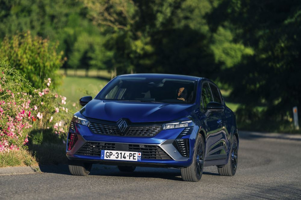 La Renault Clio restylée adopte des lignes tendues et facettées