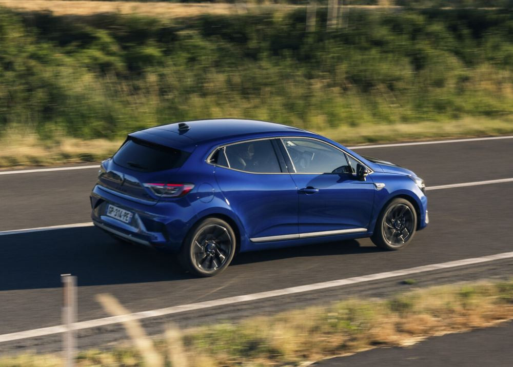 La Renault Clio restylée adopte des lignes tendues et facettées