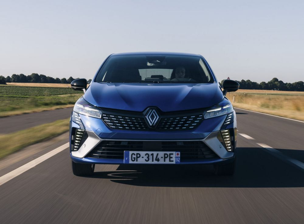La Renault Clio restylée adopte des lignes tendues et facettées