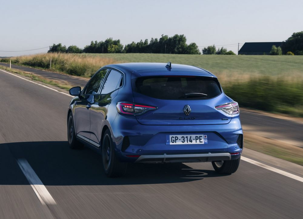 La Renault Clio restylée adopte des lignes tendues et facettées