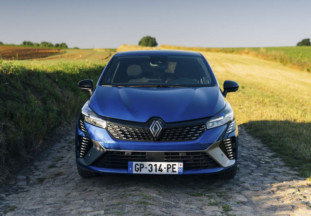 La Renault Clio restylée adopte des lignes tendues et facettées