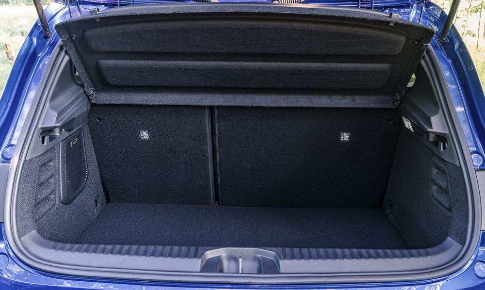 La Renault Clio restylée adopte des lignes tendues et facettées