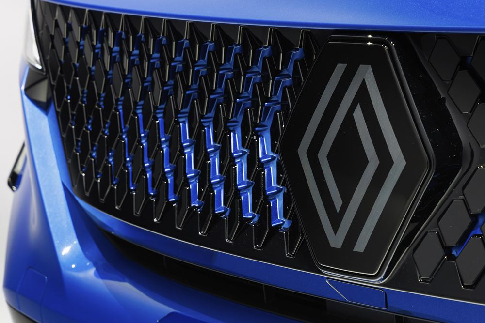 Le SUV coupé Rafale porte-étendard de la marque Renault en approche