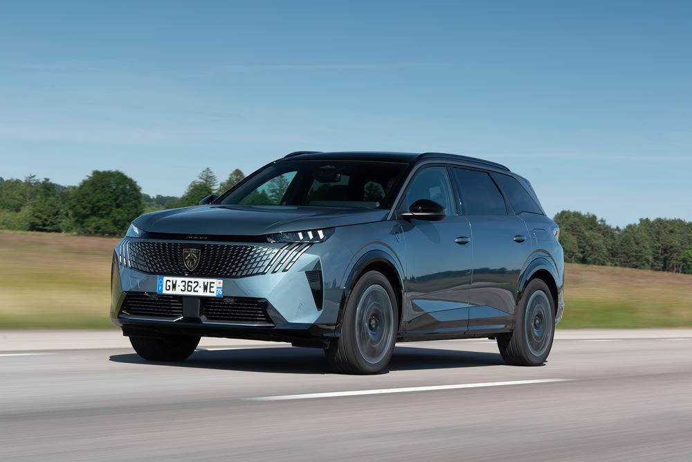 Le SUV électrique 7 places Peugeot E-5008 grande autonomie offre jusqu'à 660 km d'autonomie