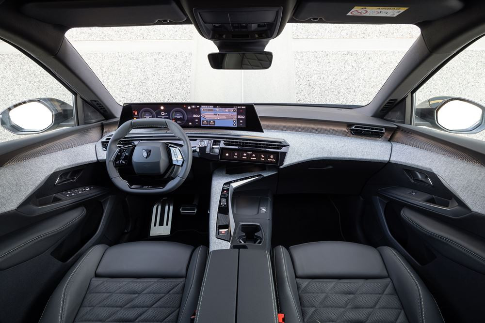 Le SUV électrique 7 places Peugeot E-5008 grande autonomie offre jusqu'à 660 km d'autonomie