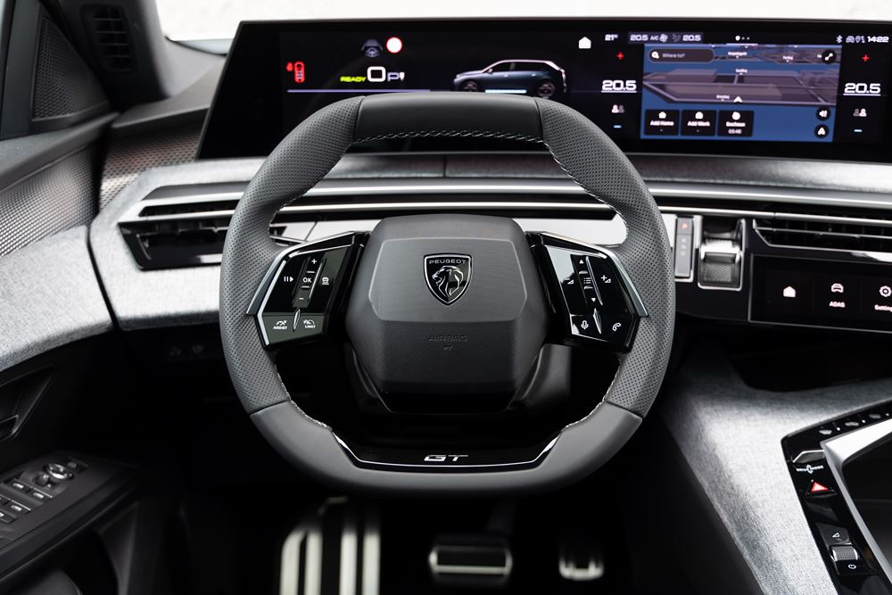 Le SUV électrique 7 places Peugeot E-5008 grande autonomie offre jusqu'à 660 km d'autonomie