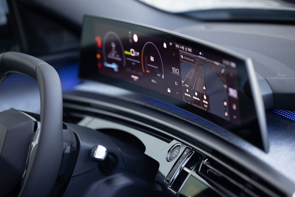 Le SUV électrique 7 places Peugeot E-5008 grande autonomie offre jusqu'à 660 km d'autonomie