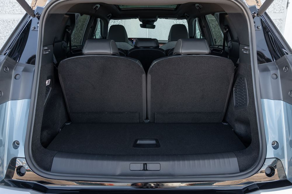 Le SUV électrique 7 places Peugeot E-5008 grande autonomie offre jusqu'à 660 km d'autonomie