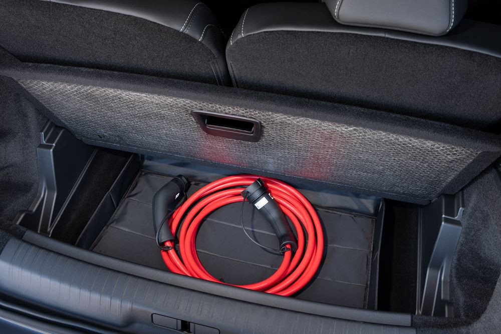 Le SUV électrique 7 places Peugeot E-5008 grande autonomie offre jusqu'à 660 km d'autonomie