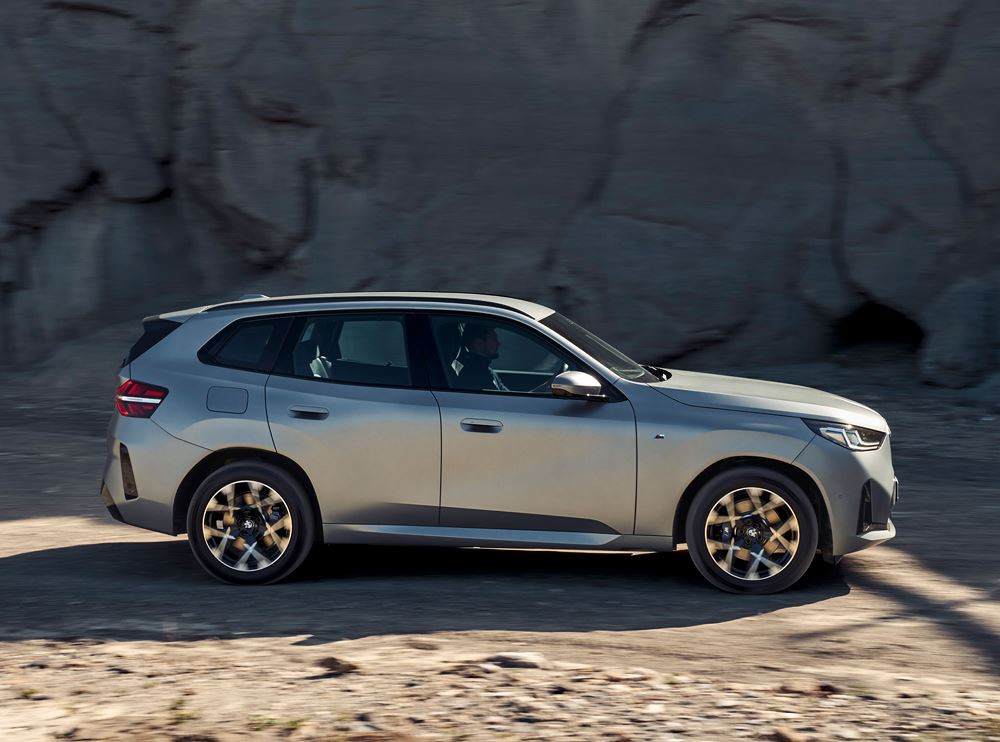 La quatrième génération du SAV BMW X3 affiche un design monolithique