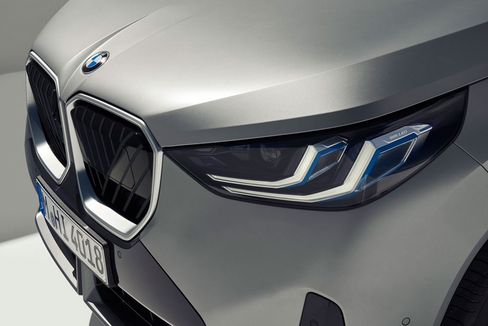 La quatrième génération du SAV BMW X3 affiche un design monolithique
