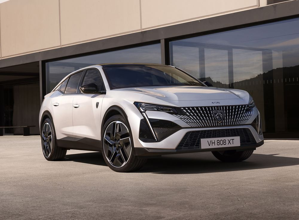 La Peugeot E-408 électrique affiche une autonomie WLTP jusqu'à 453 km