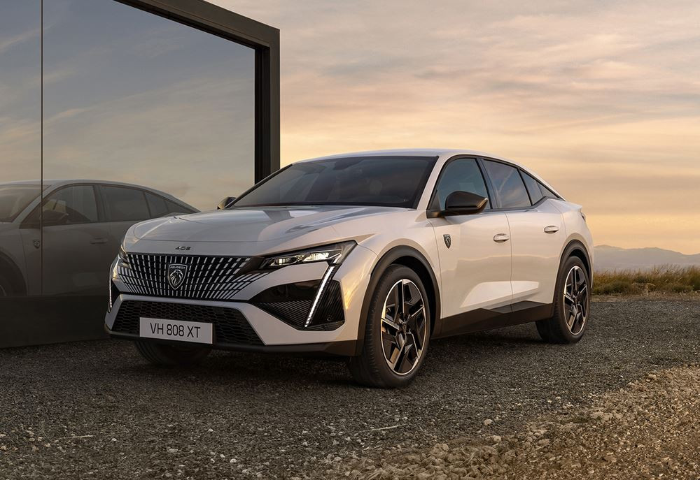 La Peugeot E-408 électrique affiche une autonomie WLTP jusqu'à 453 km
