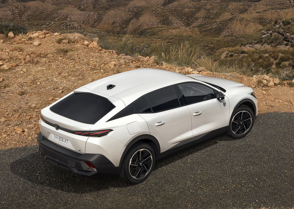 La Peugeot E-408 électrique affiche une autonomie WLTP jusqu'à 453 km