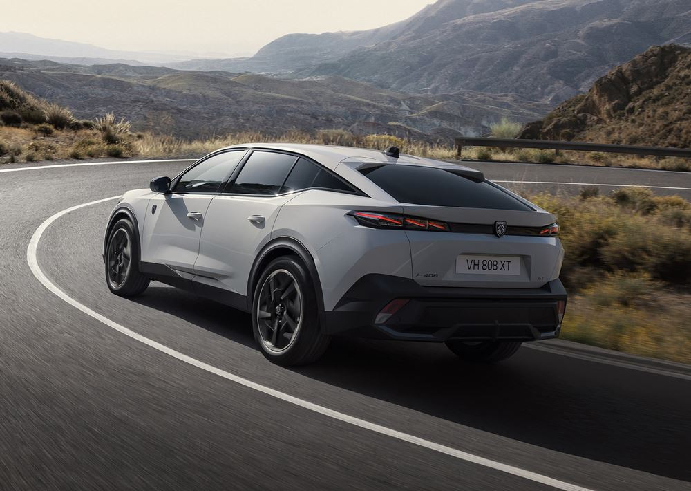 La Peugeot E-408 électrique affiche une autonomie WLTP jusqu'à 453 km