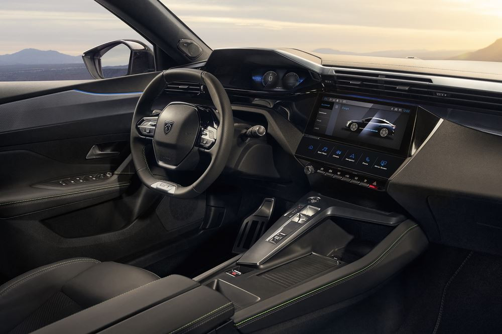 La Peugeot E-408 électrique affiche une autonomie WLTP jusqu'à 453 km