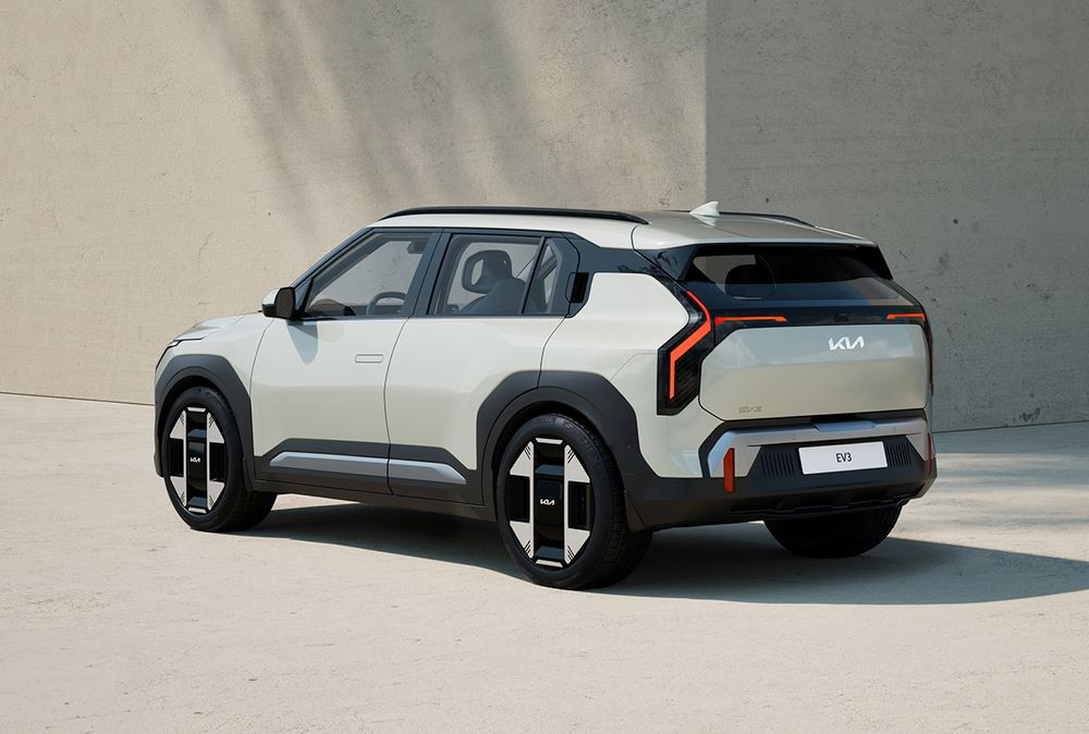 Le SUV compact électrique Kia EV3 affiche un design avant-gardiste