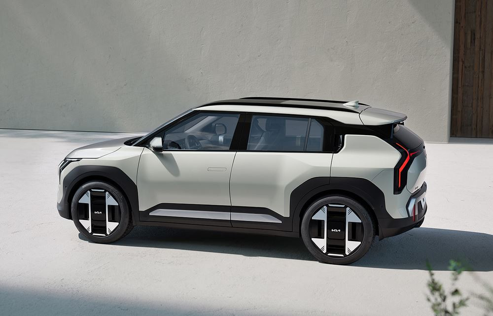 Le SUV compact électrique Kia EV3 affiche un design avant-gardiste
