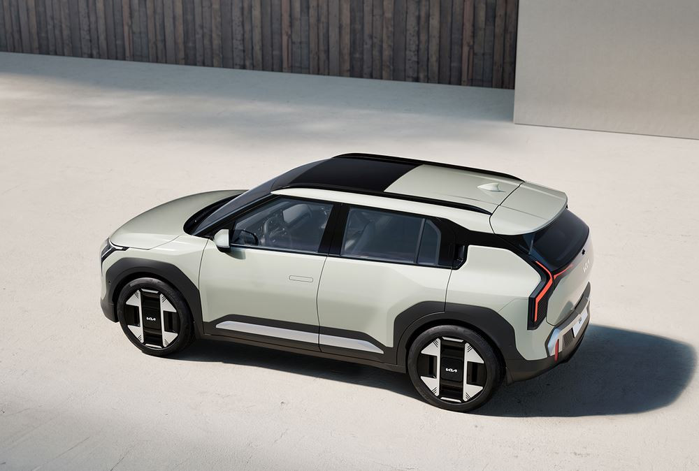 Le SUV compact électrique Kia EV3 affiche un design avant-gardiste