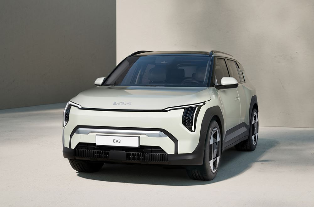 Le SUV compact électrique Kia EV3 affiche un design avant-gardiste