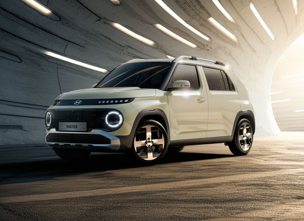 Le mini SUV urbain électrique Hyundai Inster affiche un profil de SUV robuste