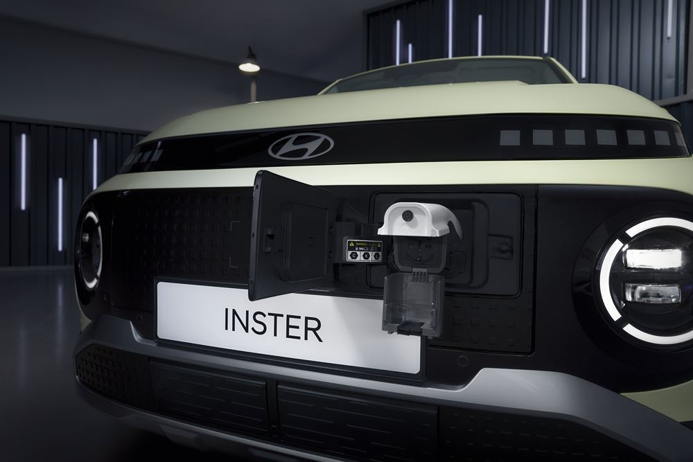 Le mini SUV urbain électrique Hyundai Inster affiche un profil de SUV robuste
