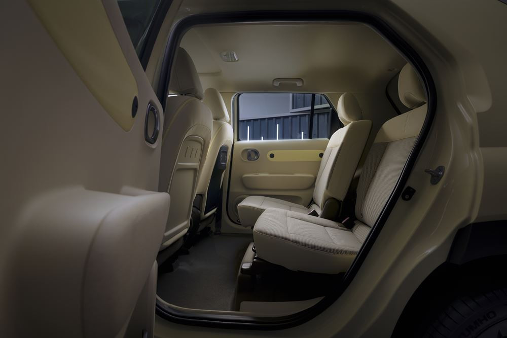Le mini SUV urbain électrique Hyundai Inster affiche un profil de SUV robuste