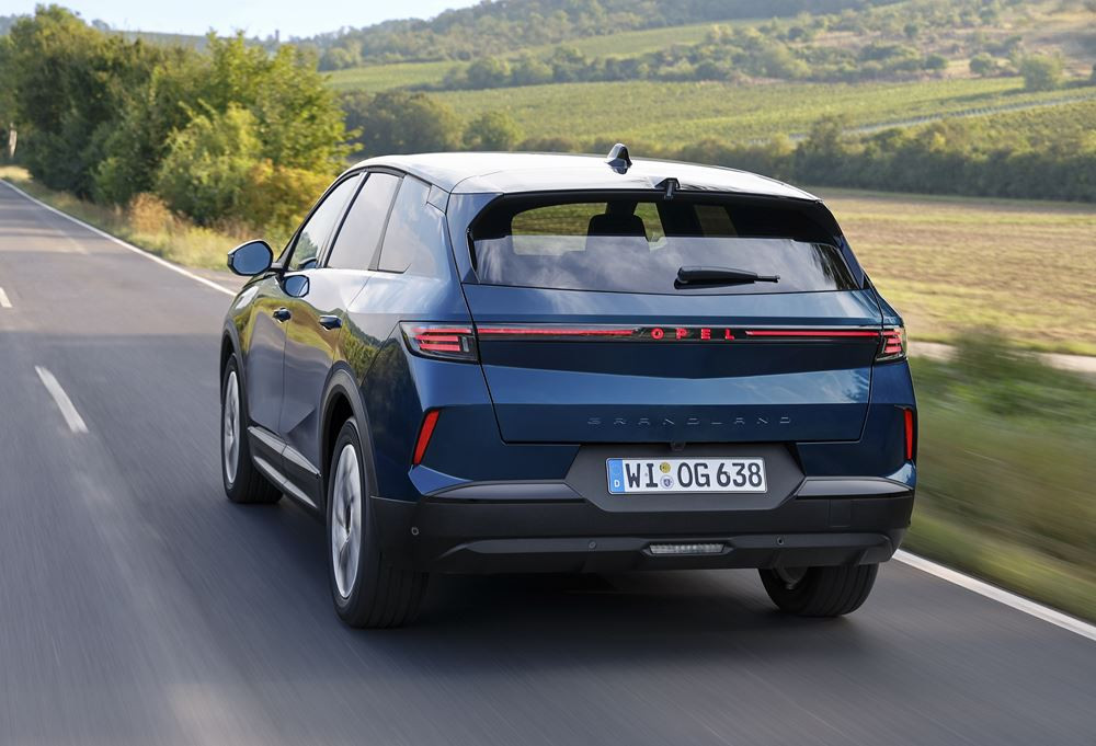 Le grand SUV Opel Grandland reprend des caractéristiques stylistiques du concept Experimental