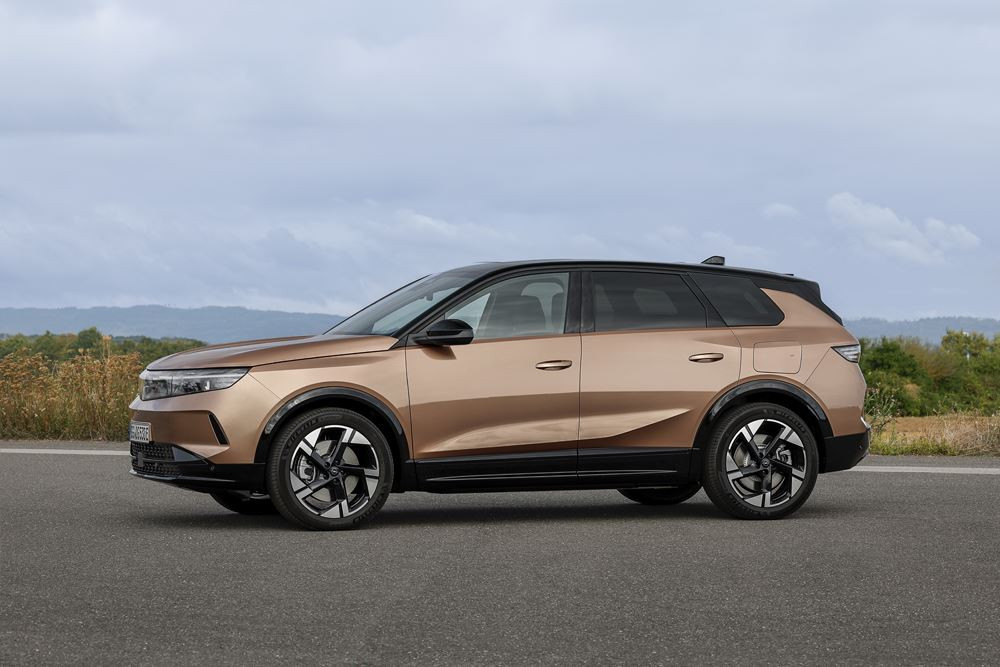 Le SUV Opel Grandland Electric 98 kWh peut parcourir jusqu'à 700 kilomètres batterie pleine