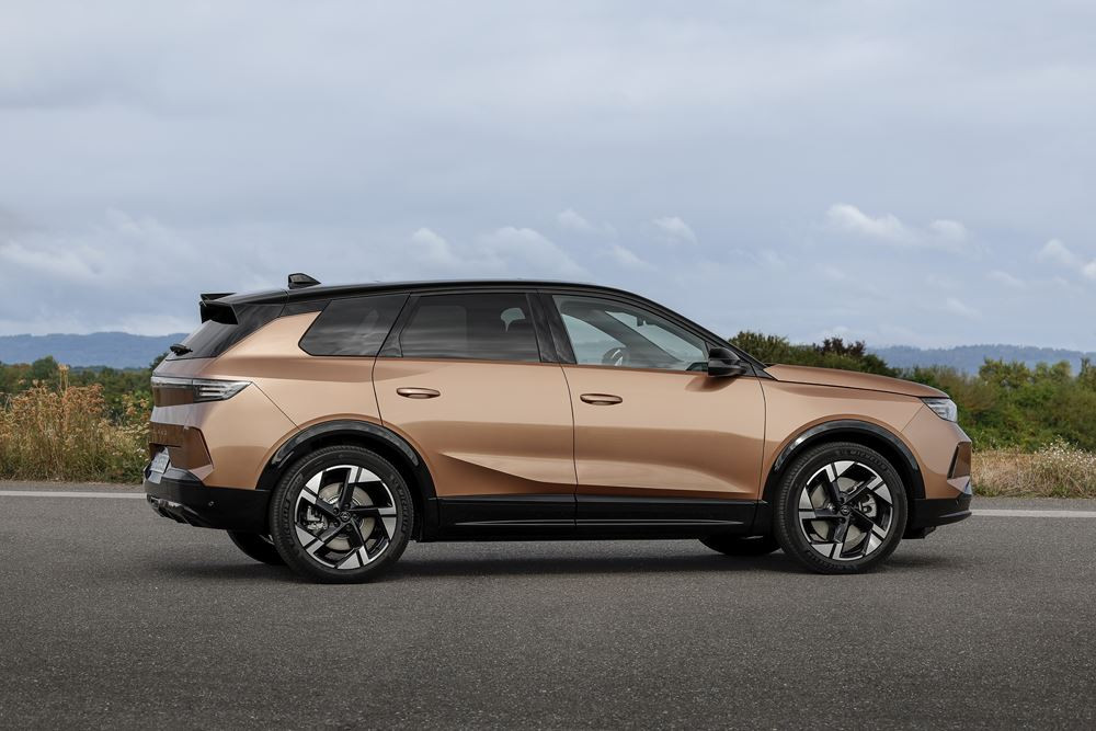Le SUV Opel Grandland Electric 98 kWh peut parcourir jusqu'à 700 kilomètres batterie pleine