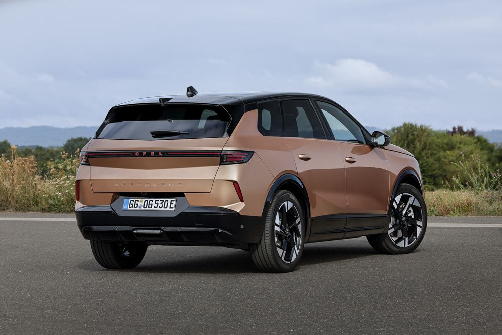 Le SUV Opel Grandland Electric 98 kWh peut parcourir jusqu'à 700 kilomètres batterie pleine