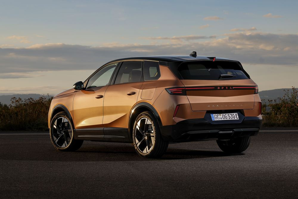 Le SUV Opel Grandland Electric 98 kWh peut parcourir jusqu'à 700 kilomètres batterie pleine