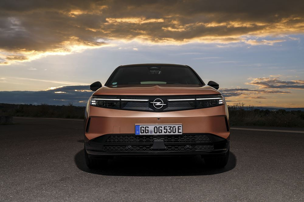 Le SUV Opel Grandland Electric 98 kWh peut parcourir jusqu'à 700 kilomètres batterie pleine