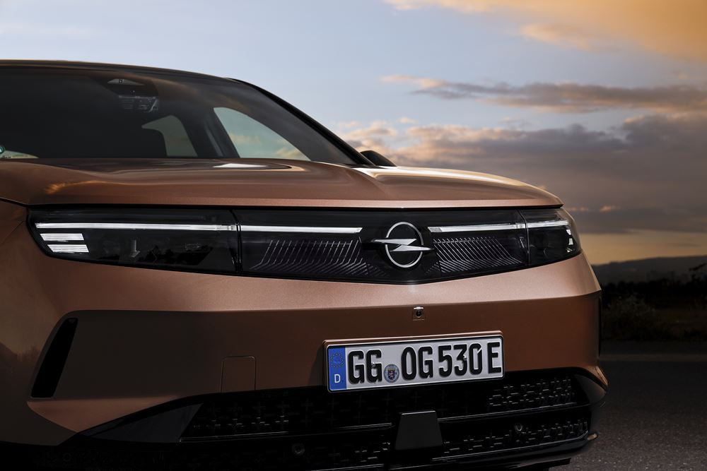 Le SUV Opel Grandland Electric 98 kWh peut parcourir jusqu'à 700 kilomètres batterie pleine