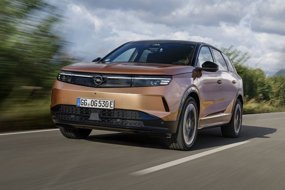 Le SUV Opel Grandland Electric 98 kWh peut parcourir jusqu'à 700 kilomètres batterie pleine
