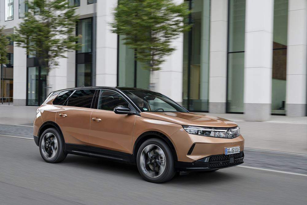 Le SUV Opel Grandland Electric 98 kWh peut parcourir jusqu'à 700 kilomètres batterie pleine