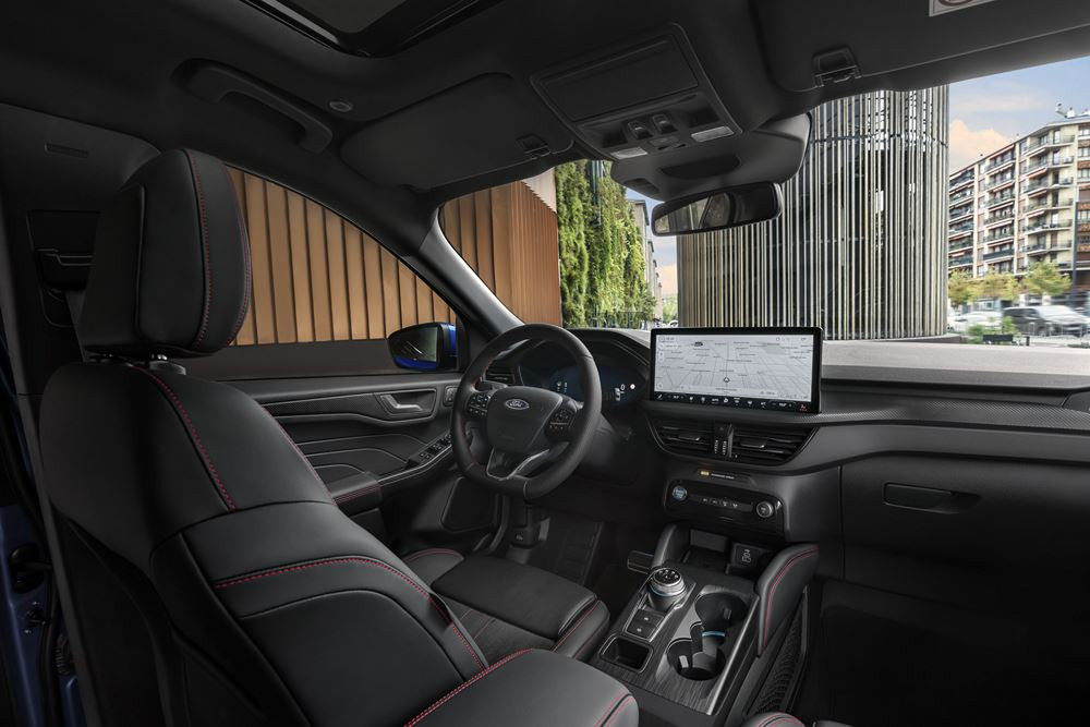 Le SUV de taille intermédiaire Ford Kuga restylé affiche une face avant plus distinctive